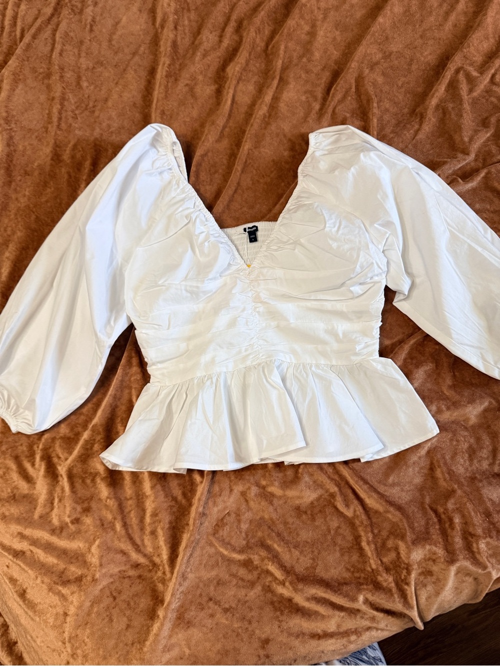 Express S NWOT White Peplum V-Neck Puff Sleeve Blouse